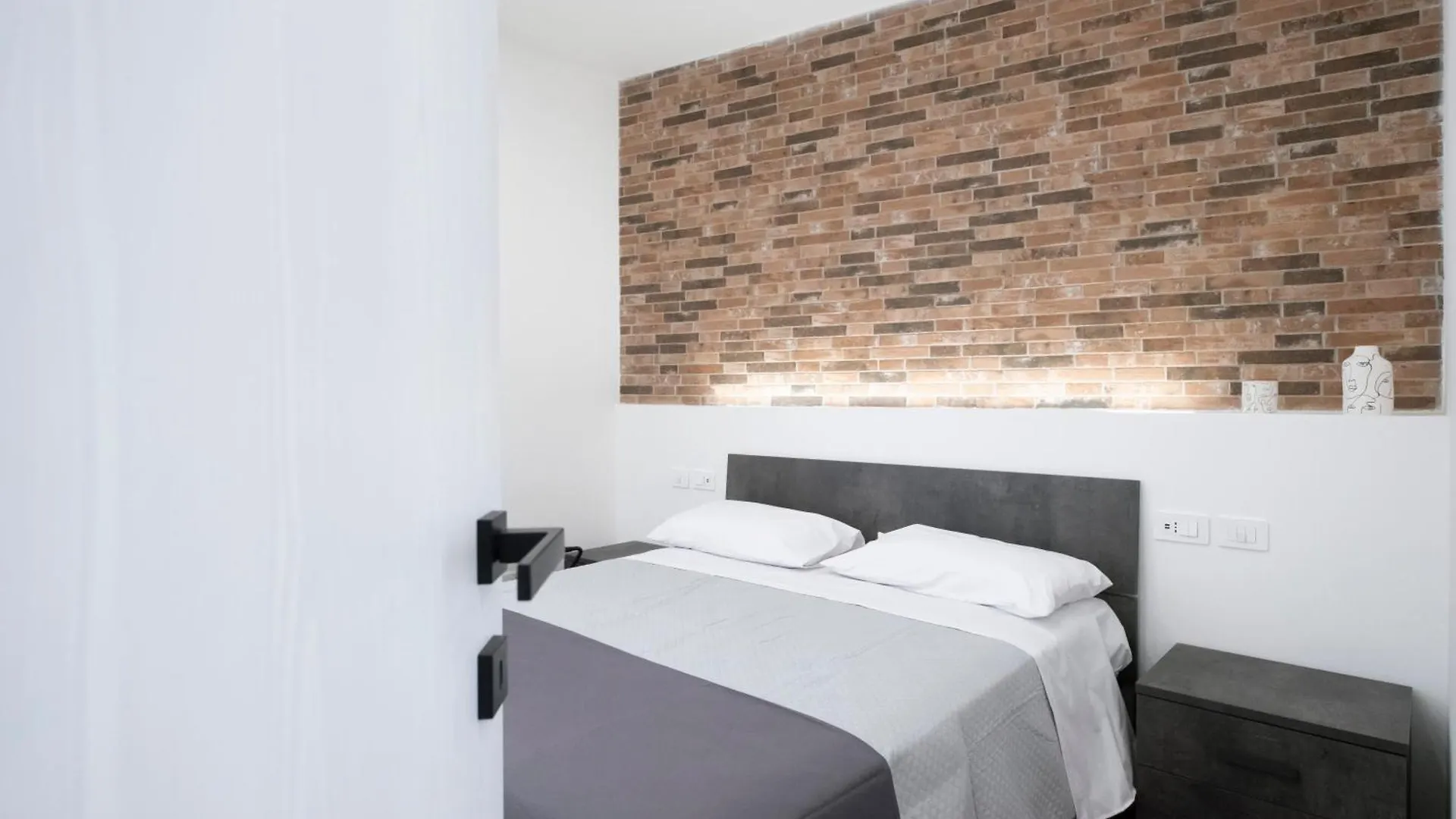 Napoli Factory Guest House Italy